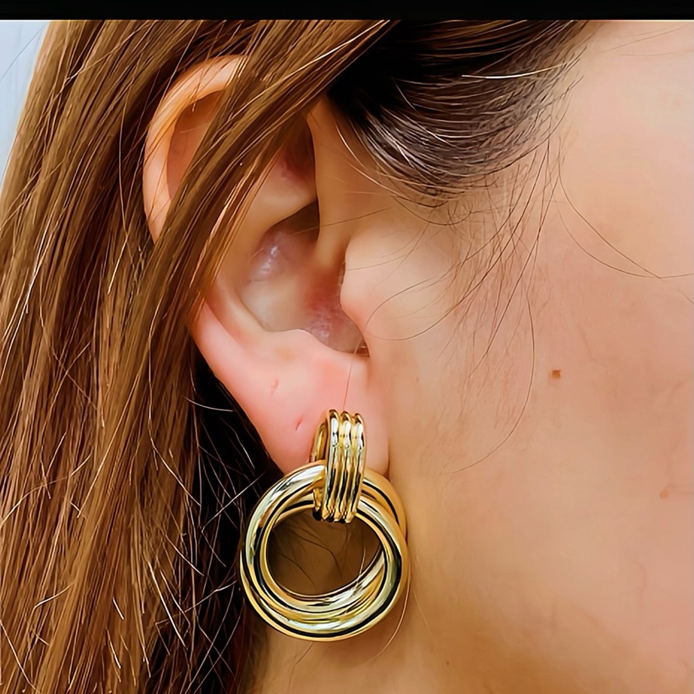 Elegant Gold Hoop Earrings